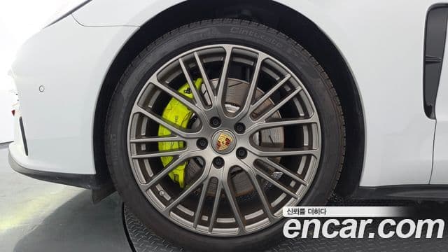Porsche Panamera 2023 — Photo 17/20