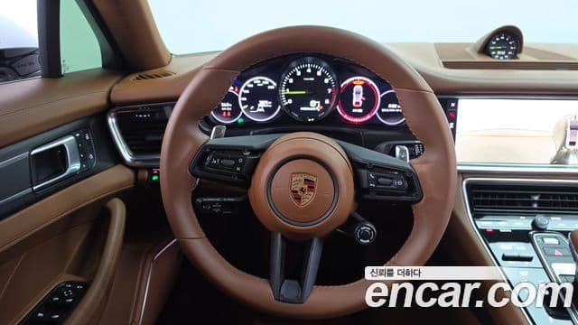 Porsche Panamera 2023 — Photo 8/20