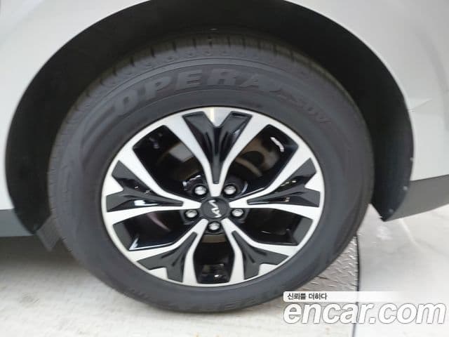Kia Carnival 2022 — ფოტო 17/29
