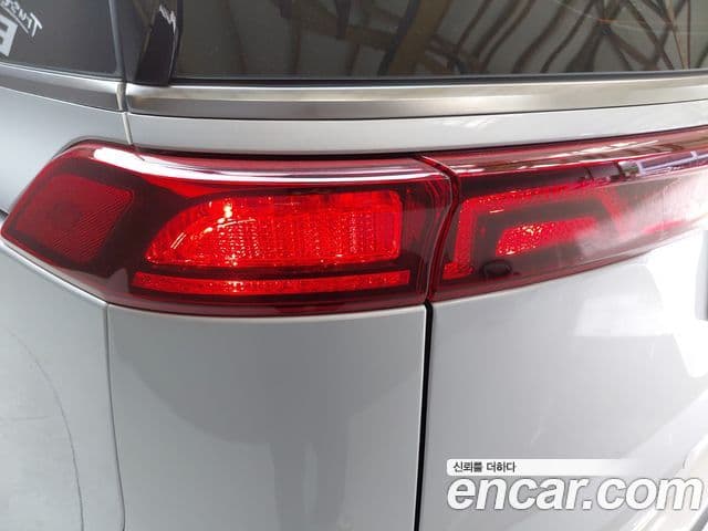 Kia Carnival 2022 — ფოტო 18/29