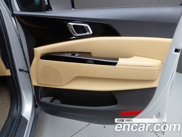Kia Carnival 2022 — ფოტო 13/29