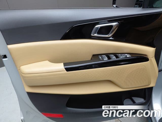 Kia Carnival 2022 — ფოტო 8/29