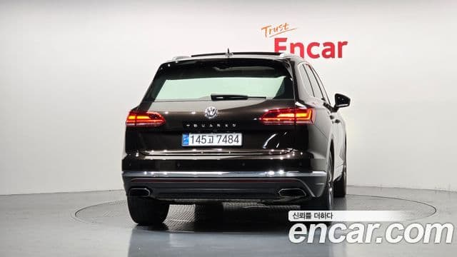 Volkswagen Touareg 2020 — Photo 2/20