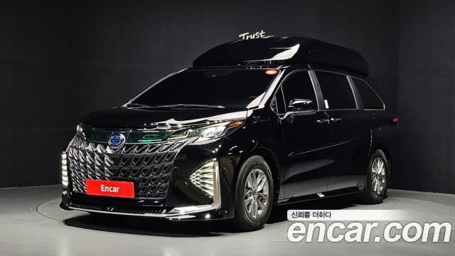 Toyota Sienna 2025 — Фото 1/20