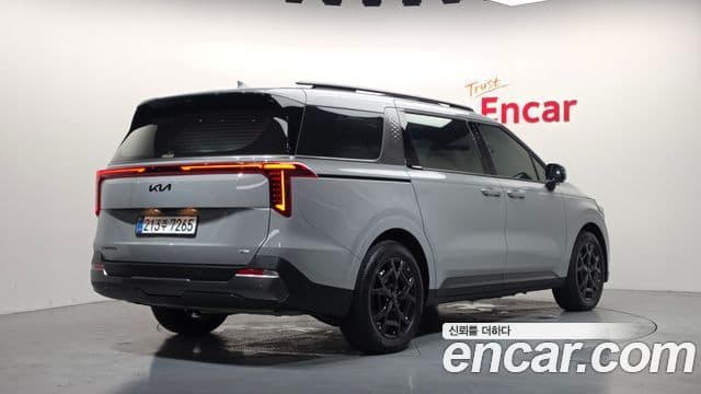 Kia Carnival 2025 — Фото 2/20