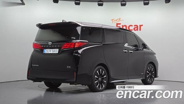 Toyota Alphard 2025 — Фото 2/20