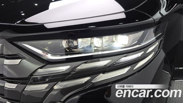 Toyota Alphard 2025 — Photo 5/32