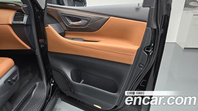 Toyota Alphard 2025 — Photo 20/32