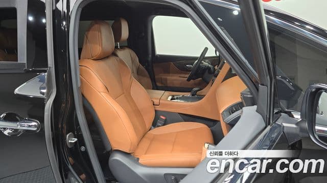 Toyota Alphard 2025 — Photo 28/32