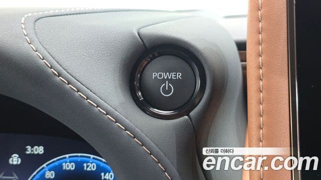 Toyota Alphard 2025 — Photo 27/32