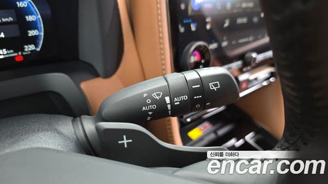Toyota Alphard 2025 — Photo 1/32