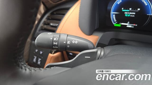 Toyota Alphard 2025 — Photo 25/32