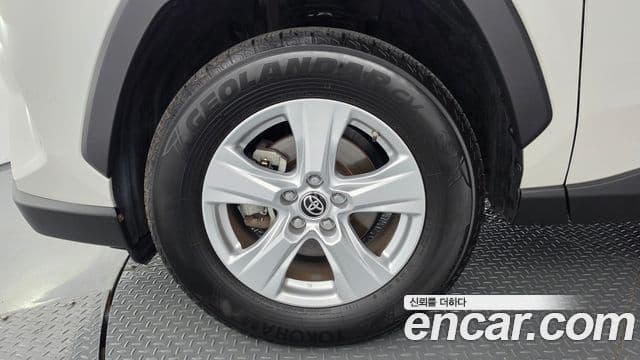 Toyota RAV4 2020 — Şəkil 9/20
