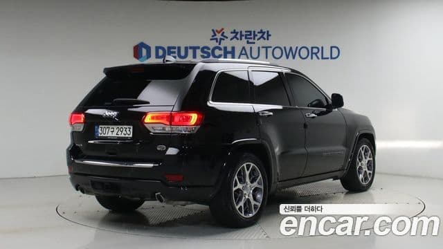 Jeep Grand Cherokee 2021 — Photo 16/20