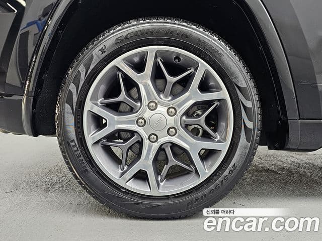 Jeep Grand Cherokee 2021 — Photo 2/20