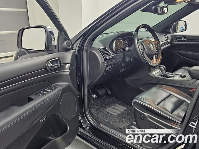 Jeep Grand Cherokee 2021 — Photo 15/20