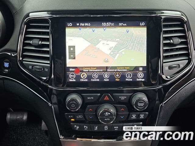 Jeep Grand Cherokee 2021 — Photo 18/20