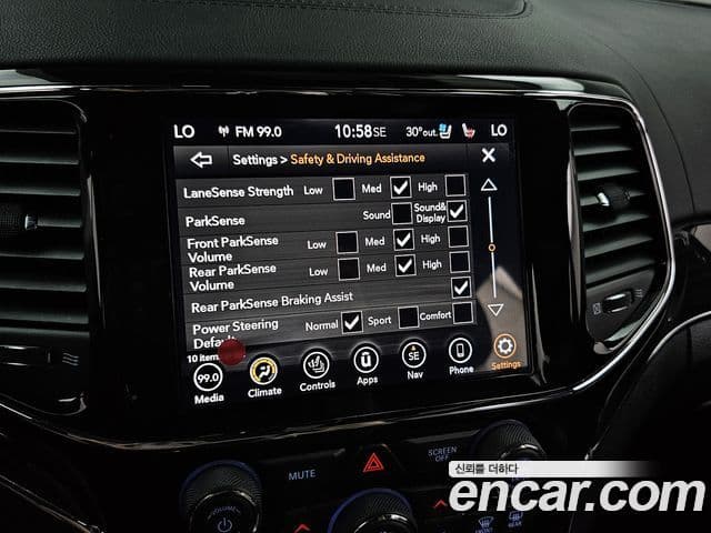 Jeep Grand Cherokee 2021 — Photo 8/20
