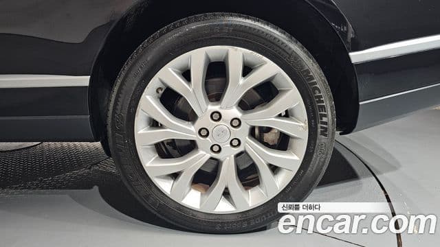 Land Rover Range Rover 2019 — Photo 10/39