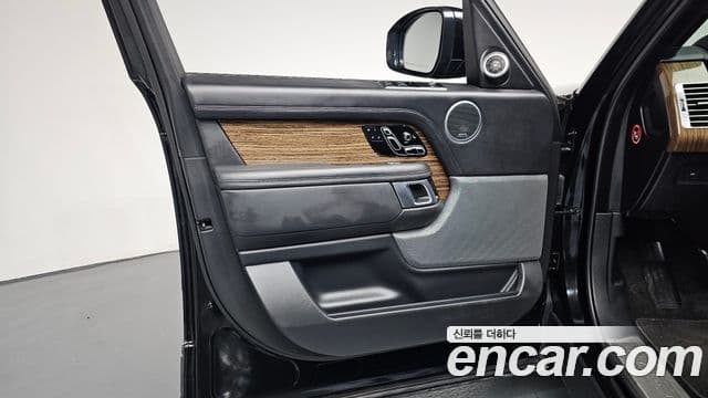 Land Rover Range Rover 2019 — Photo 36/39