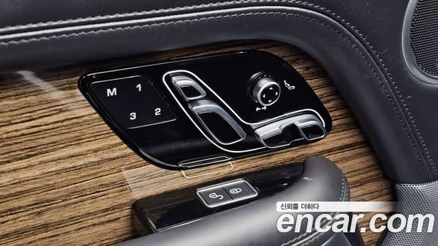 Land Rover Range Rover 2019 — Photo 28/39