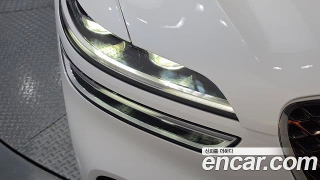 Genesis GV70 2021 — Photo 15/35