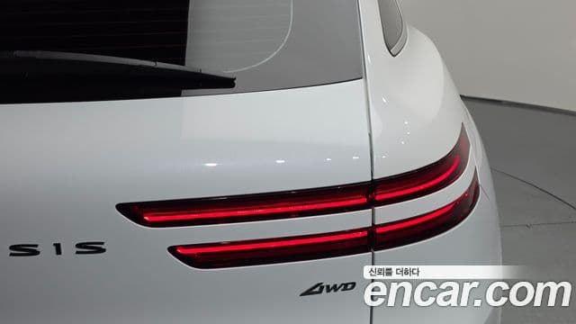 Genesis GV70 2021 — Photo 16/35