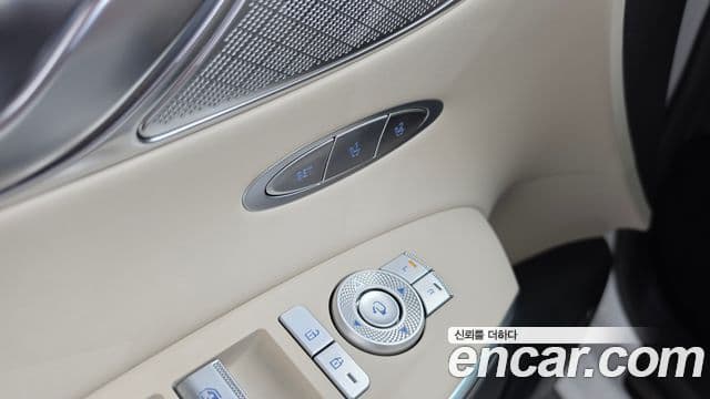 Genesis GV70 2021 — Photo 12/35