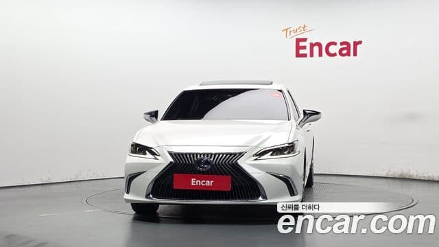 Lexus ES300h 2019 — ფოტო 5/20