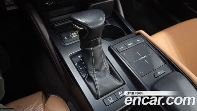 Lexus ES300h 2019 — ფოტო 19/20