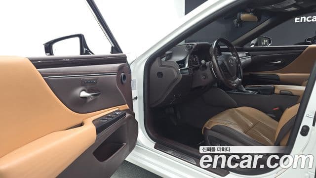Lexus ES300h 2019 — ფოტო 6/20