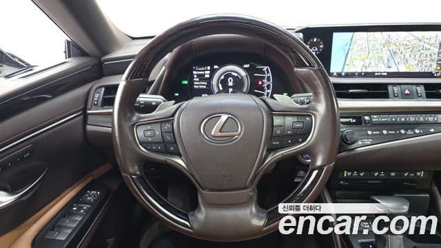 Lexus ES300h 2019 — ფოტო 12/20
