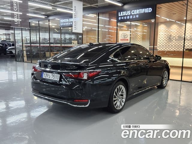 Lexus ES300h 2026 — Photo 16/20