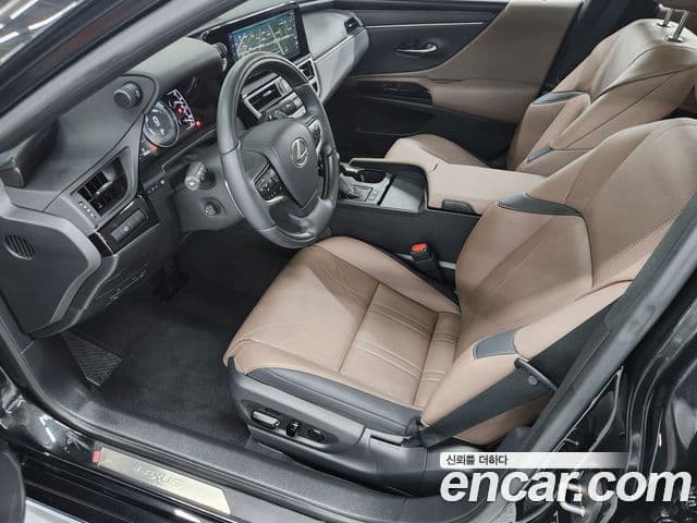 Lexus ES300h 2026 — Photo 18/20