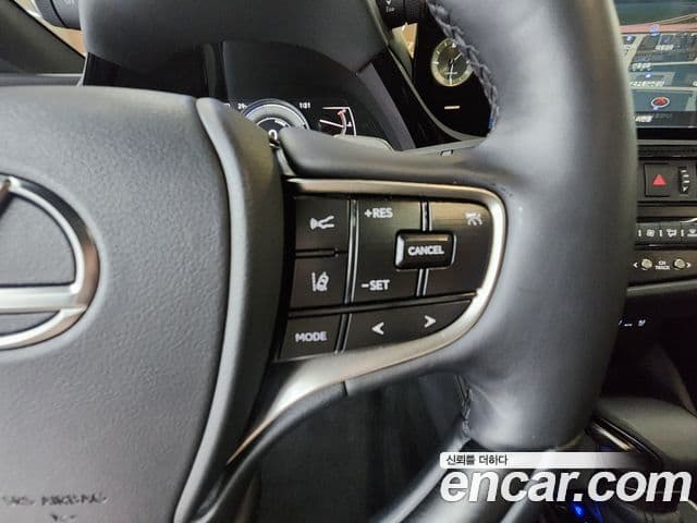 Lexus ES300h 2026 — Photo 8/20