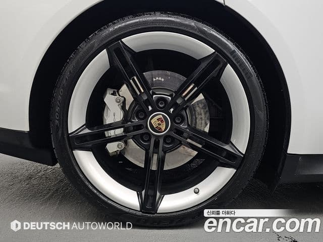 Porsche Taycan 2022 — ფოტო 3/7