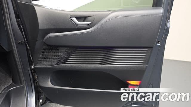 Hyundai Staria 2022 — Şəkil 31/34