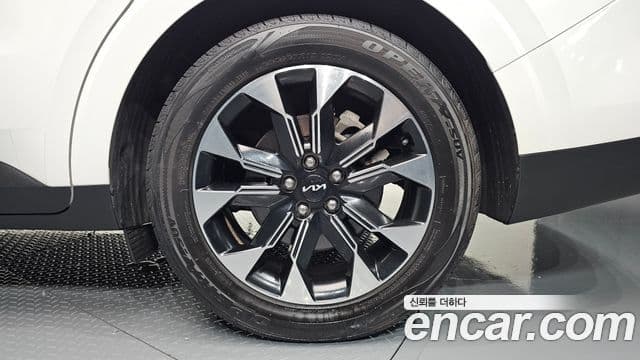 Kia Carnival 2023 — ფოტო 2/38