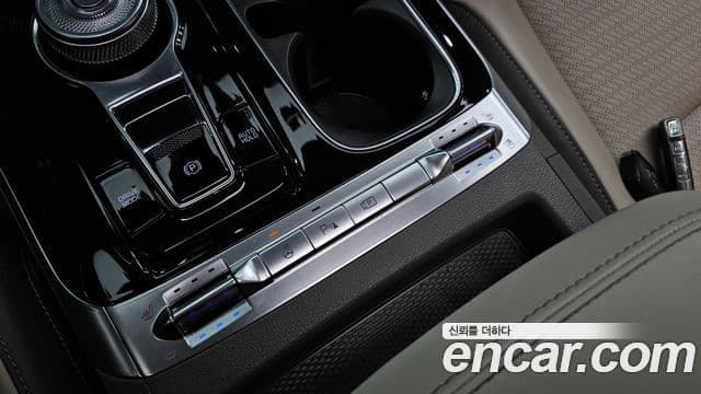 Kia Carnival 2023 — ფოტო 3/38