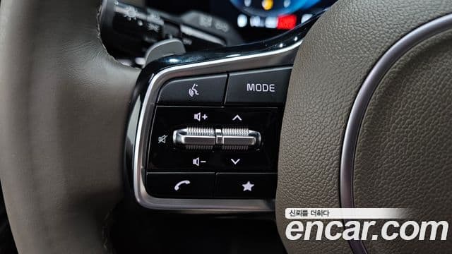 Kia Carnival 2023 — ფოტო 11/38