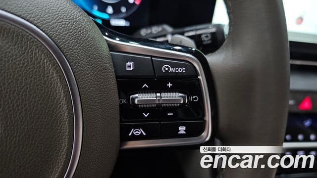 Kia Carnival 2023 — ფოტო 21/38