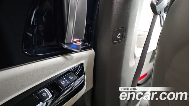 Kia Carnival 2023 — ფოტო 4/38