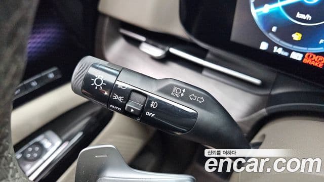 Kia Carnival 2023 — ფოტო 9/38