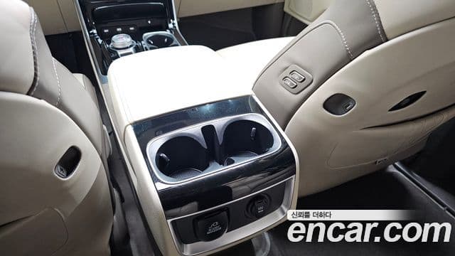 Kia Carnival 2023 — ფოტო 35/38