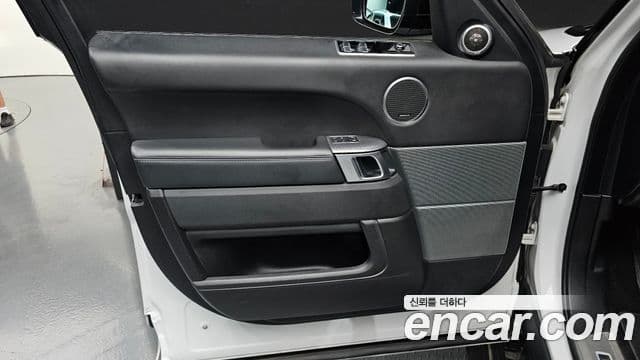 Land Rover Range Rover Sport 2019 — ფოტო 20/35