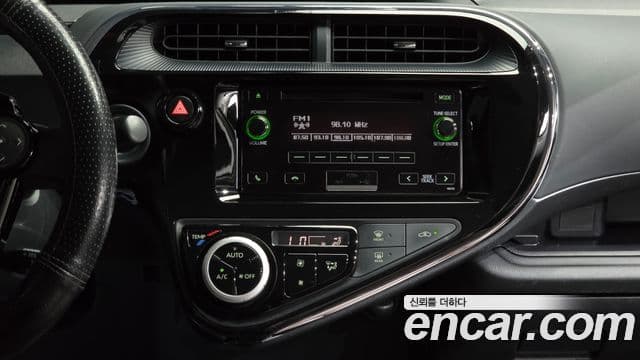 Toyota Prius C 2018 — Photo 25/39