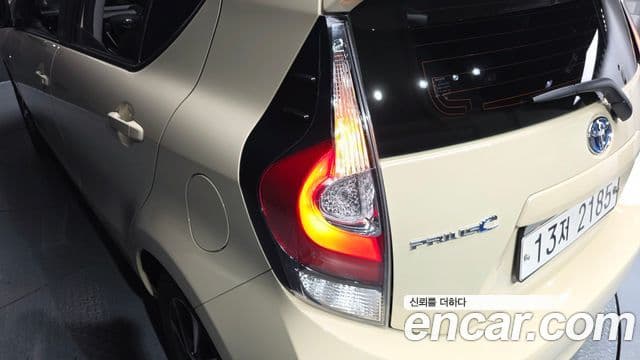 Toyota Prius C 2018 — Photo 11/39