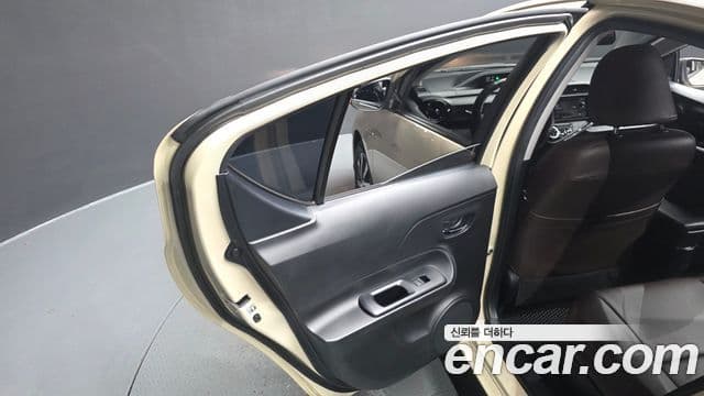 Toyota Prius C 2018 — Photo 3/39