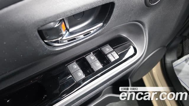 Toyota Prius C 2018 — Photo 27/39