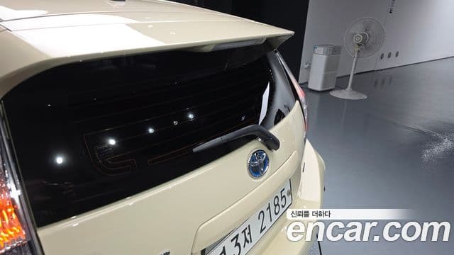 Toyota Prius C 2018 — Photo 6/39
